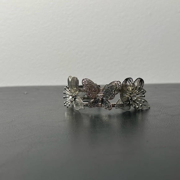 Elegant Silver Butterfly and Flower Bracelet - Picture 1 of 2